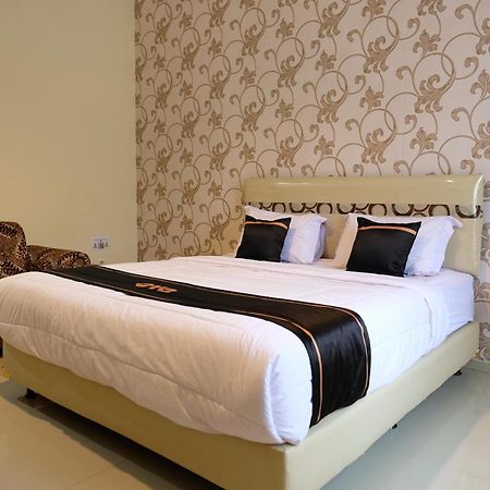 Oyo 1616 Hotel Central City 2 Танджунгпандан Екстериор снимка
