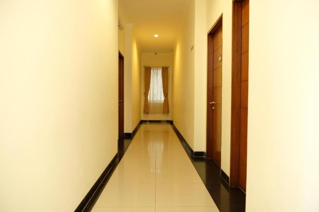 Oyo 1616 Hotel Central City 2 Танджунгпандан Екстериор снимка