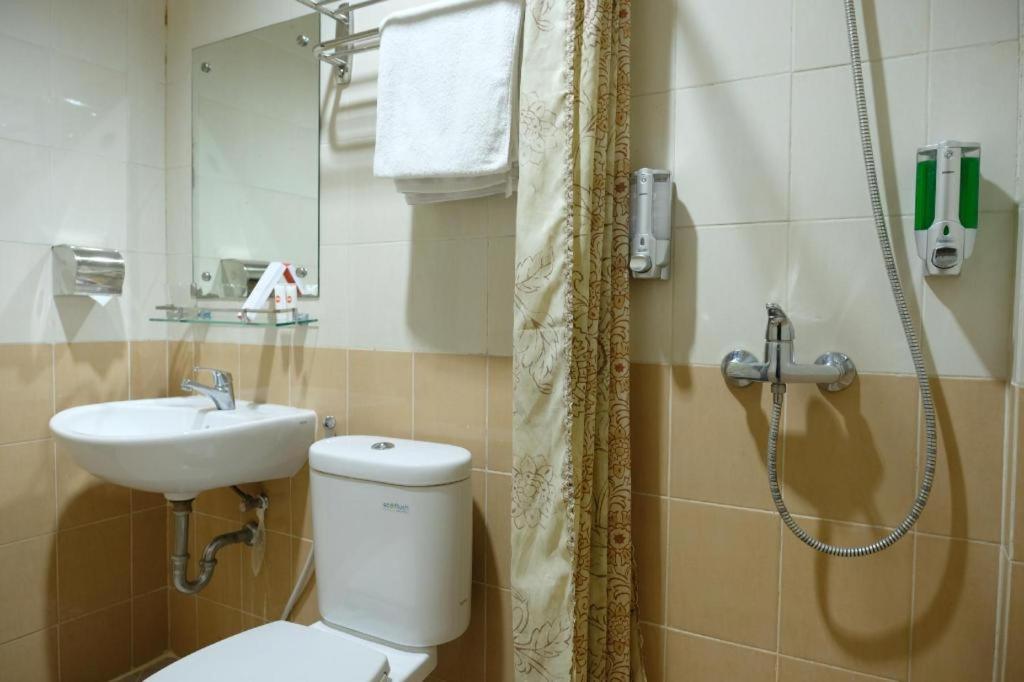 Oyo 1616 Hotel Central City 2 Танджунгпандан Екстериор снимка