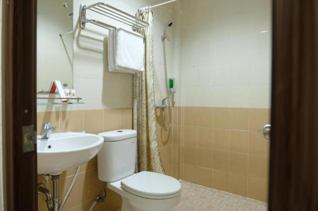 Oyo 1616 Hotel Central City 2 Танджунгпандан Екстериор снимка