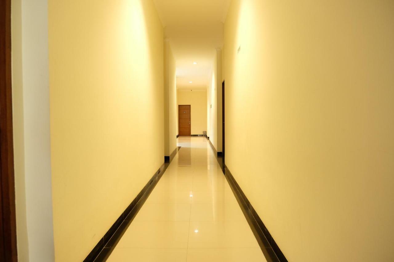 Oyo 1616 Hotel Central City 2 Танджунгпандан Екстериор снимка
