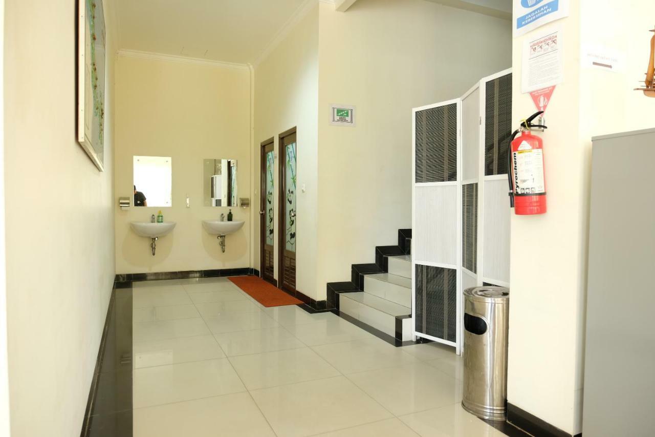 Oyo 1616 Hotel Central City 2 Танджунгпандан Екстериор снимка