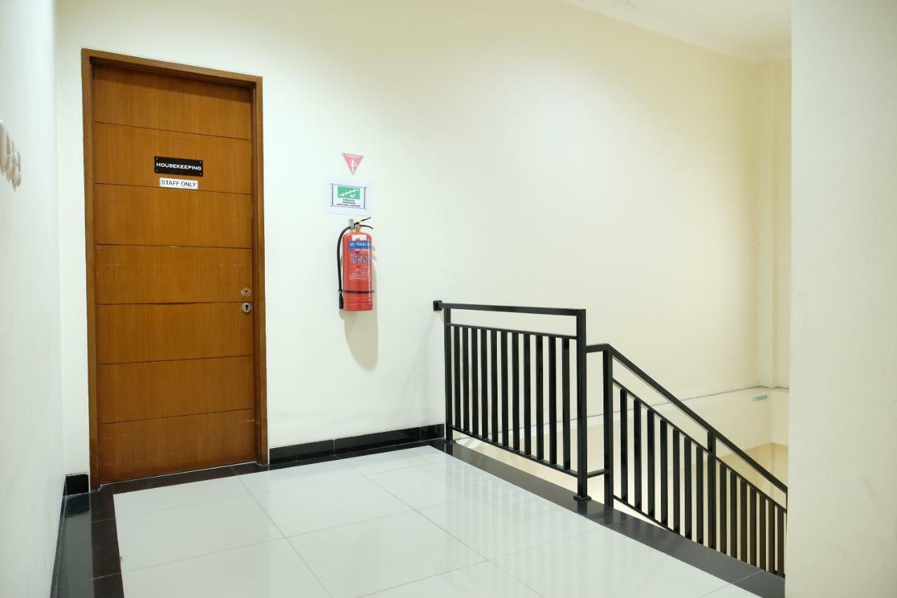 Oyo 1616 Hotel Central City 2 Танджунгпандан Екстериор снимка
