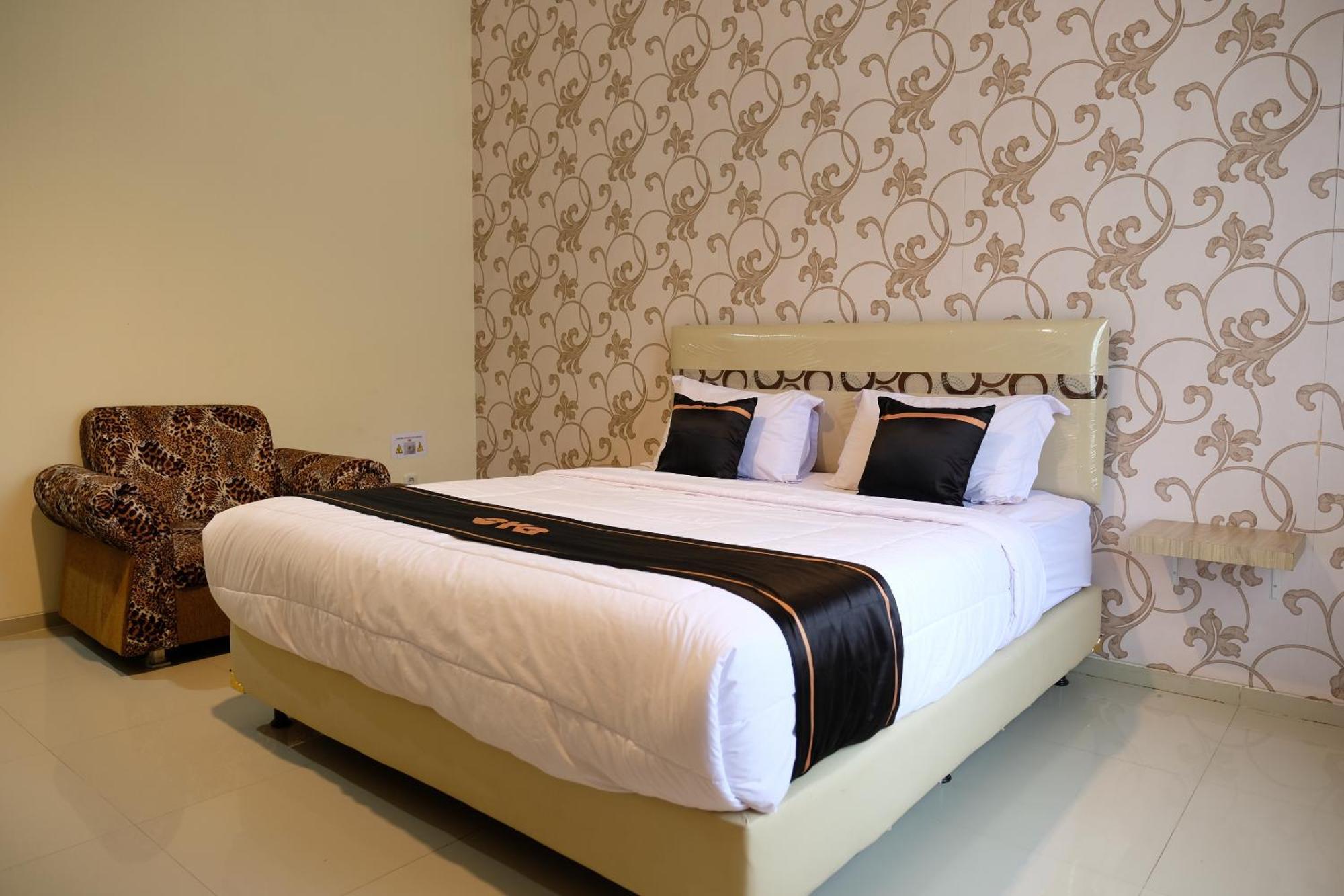 Oyo 1616 Hotel Central City 2 Танджунгпандан Екстериор снимка