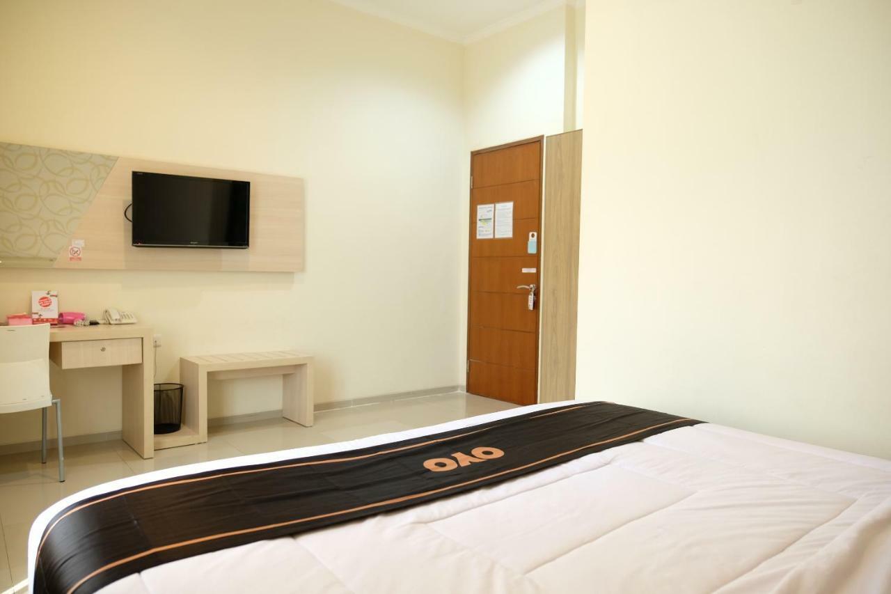 Oyo 1616 Hotel Central City 2 Танджунгпандан Екстериор снимка