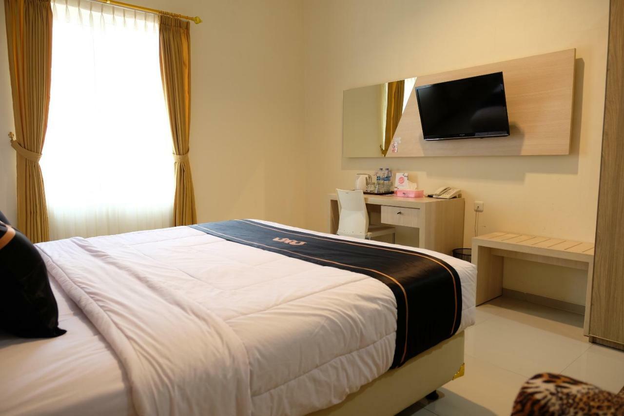 Oyo 1616 Hotel Central City 2 Танджунгпандан Екстериор снимка