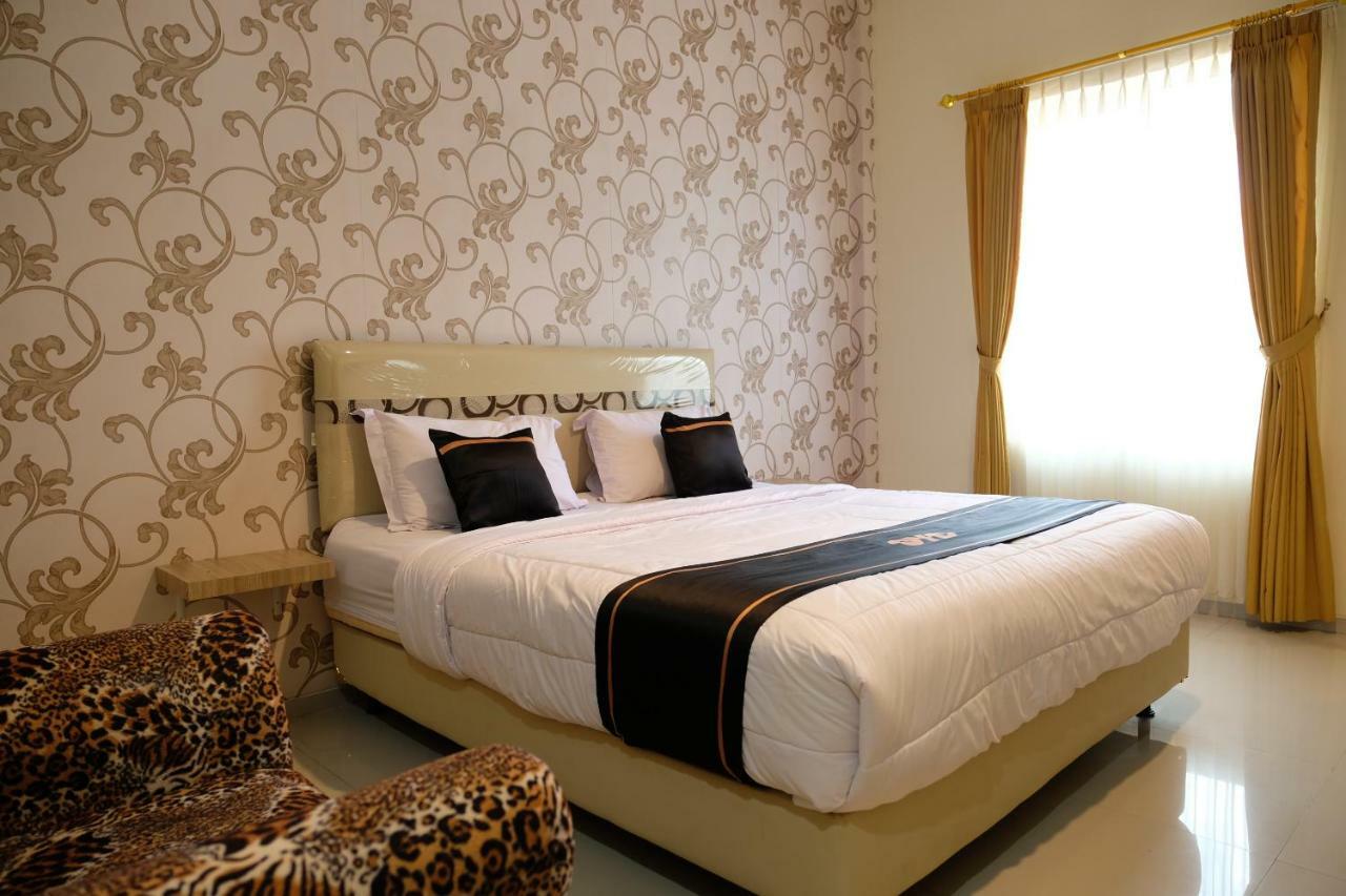 Oyo 1616 Hotel Central City 2 Танджунгпандан Екстериор снимка
