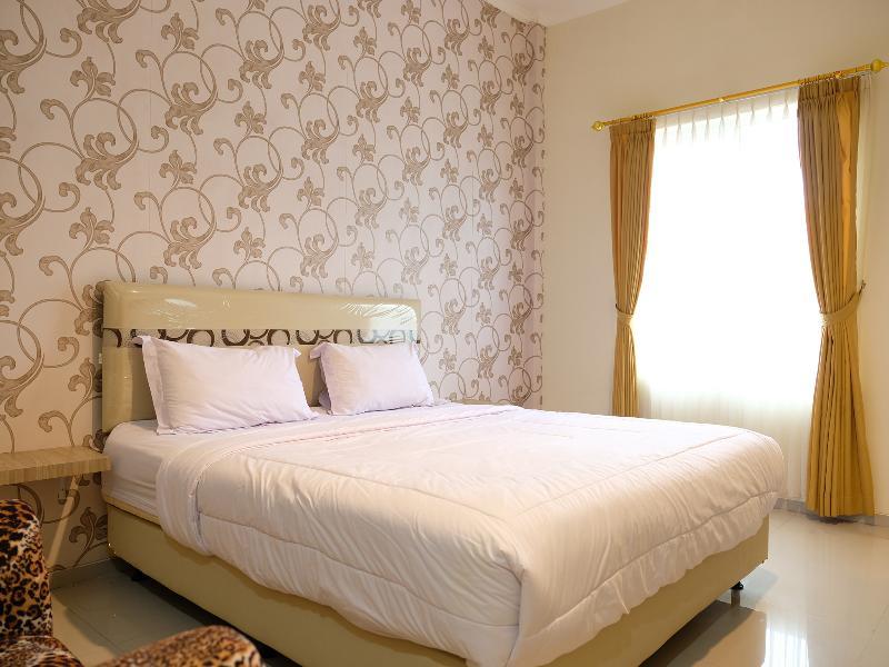 Oyo 1616 Hotel Central City 2 Танджунгпандан Екстериор снимка