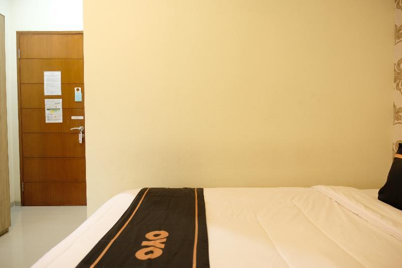 Oyo 1616 Hotel Central City 2 Танджунгпандан Екстериор снимка