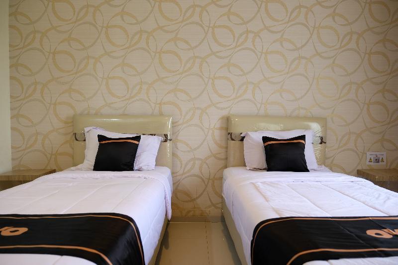 Oyo 1616 Hotel Central City 2 Танджунгпандан Екстериор снимка