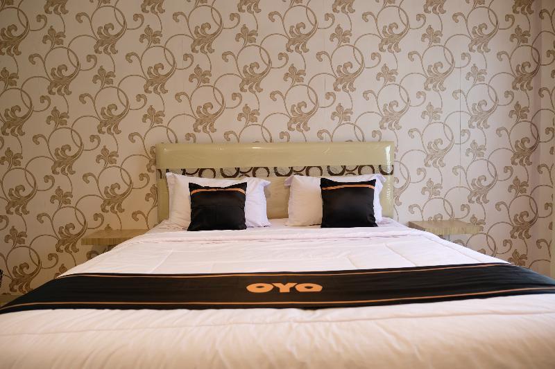 Oyo 1616 Hotel Central City 2 Танджунгпандан Екстериор снимка