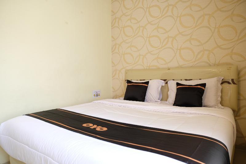 Oyo 1616 Hotel Central City 2 Танджунгпандан Екстериор снимка