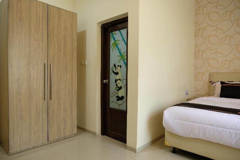 Oyo 1616 Hotel Central City 2 Танджунгпандан Екстериор снимка