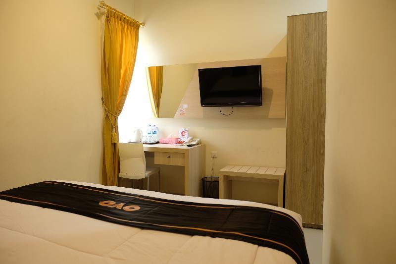 Oyo 1616 Hotel Central City 2 Танджунгпандан Екстериор снимка