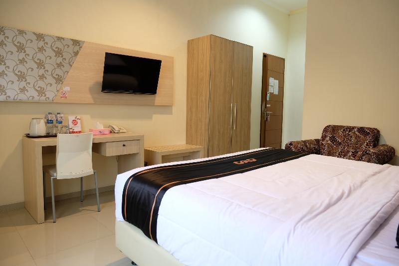 Oyo 1616 Hotel Central City 2 Танджунгпандан Екстериор снимка